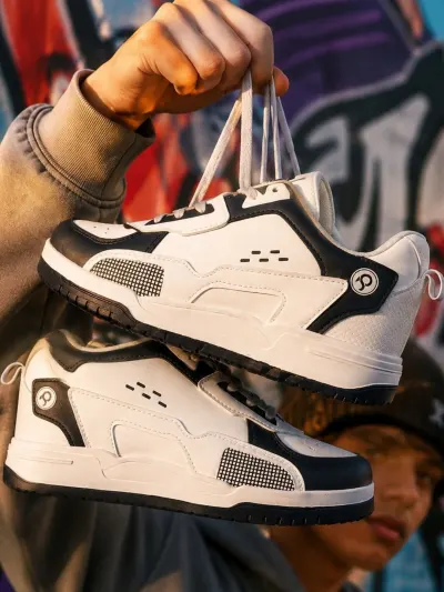 Sneakers at ₹499