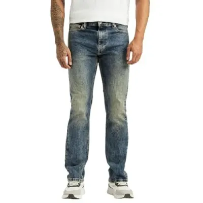 Levi's Men's Straight Fit Mid Rise Jeans at ₹899