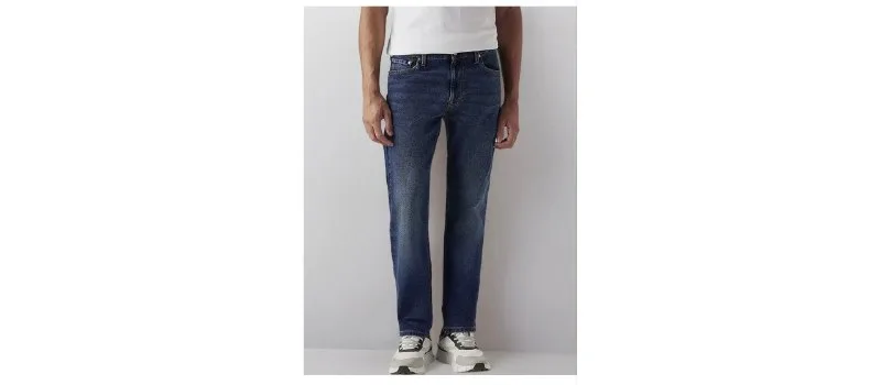 Levi's Men's Straight Fit Mid Rise Jeans at ₹899
