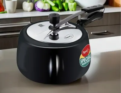 pigeon special Plus 3 L Pressure Cooker at ₹1,063