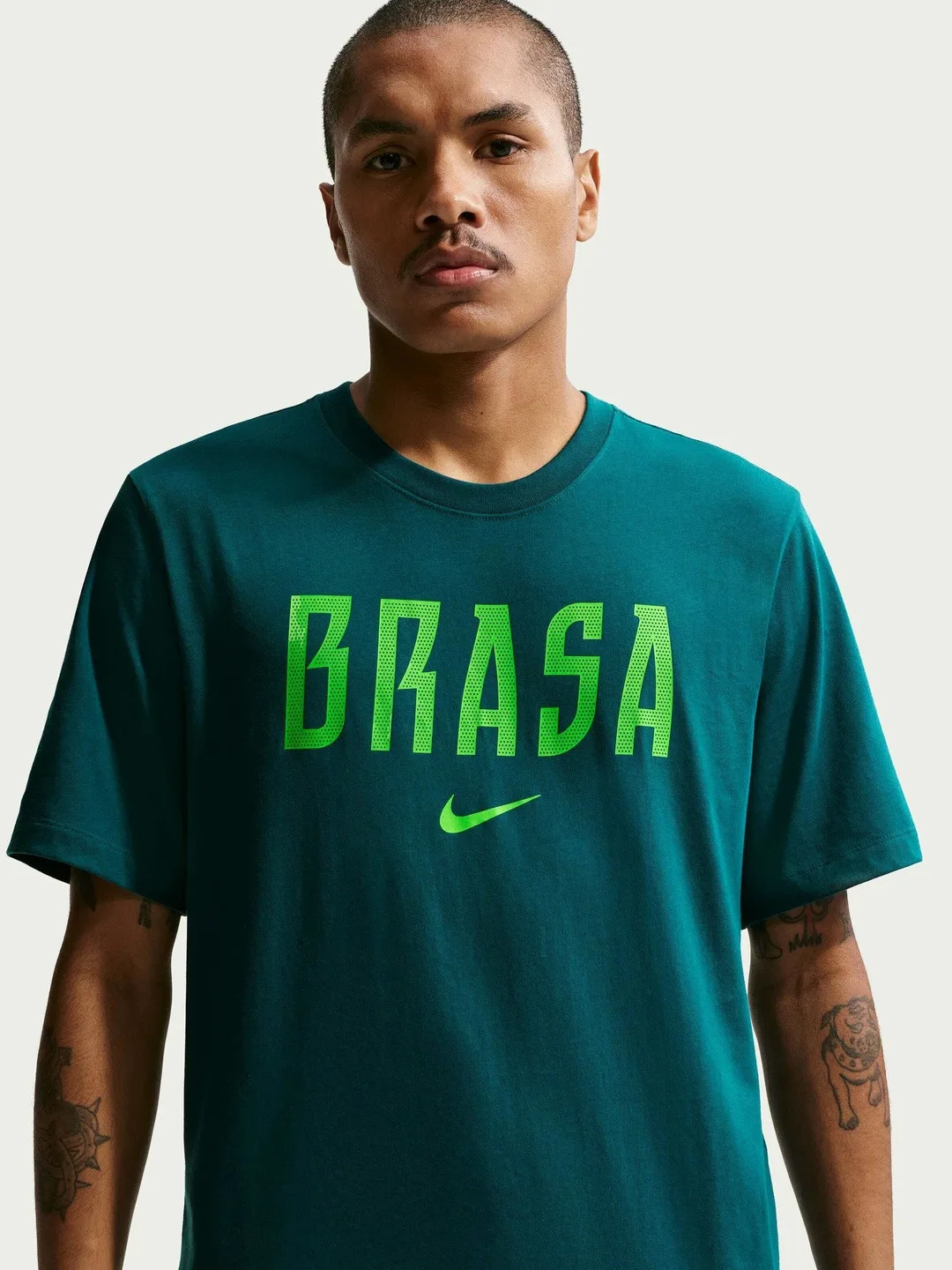 Free Nike Tshirt with This Sneaker at ₹5,517