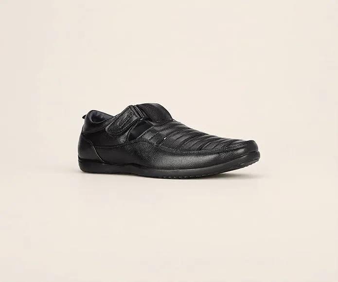 Bata Men's Slip-on Fisherman Sandal at ₹629