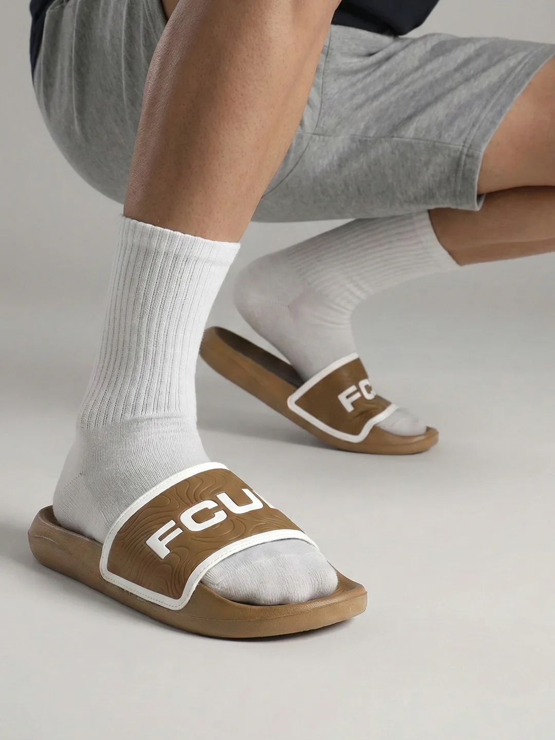 Slides at ₹475