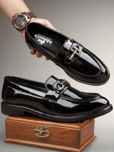Loafers at ₹557
