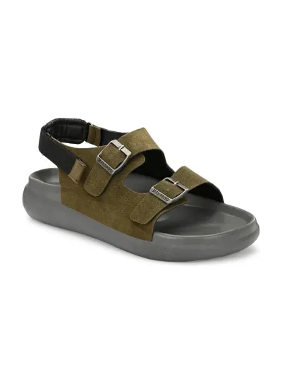 Sandals at ₹648
